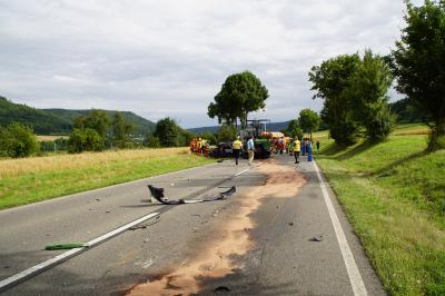 Weilheim: 40-jaehriger Autofahrer nach Frontalzusammenstoss mit Lkw getoetet